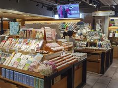 面包甜点陈列柜-猫的天空之城概念书店(苏州诚品店)