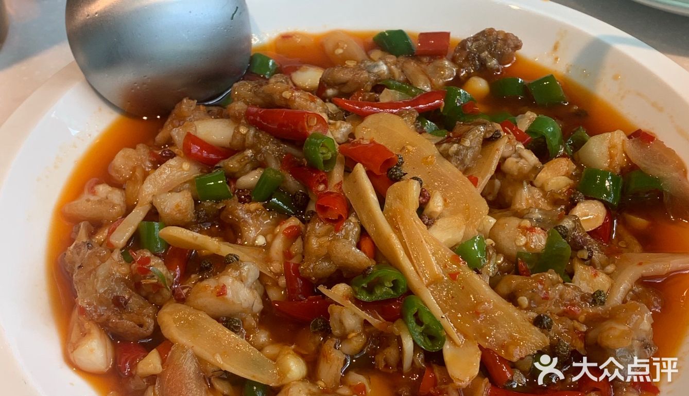 味道炒鸡正宗！里面的料也很多，牛肉炒鸡大片！