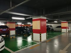 -世纪都会-停车场