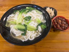 -丽虹云南过桥米线(兴工街店)