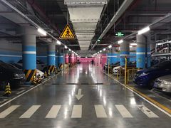 -白玉兰广场停车场