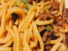 日式牛肉炒乌冬面-玛格萝妮比萨屋(陆家浜路店)