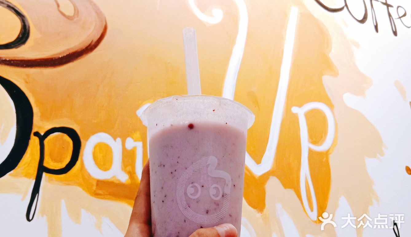 给妹妹点了个莓莓欧蕾有点甜但是不腻