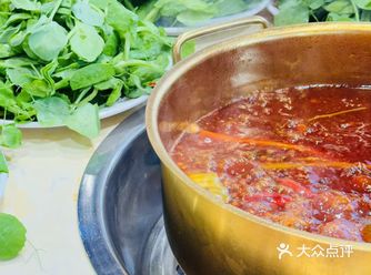 谁能拒绝冬天来一顿热气腾腾的鲜切牛肉火锅～