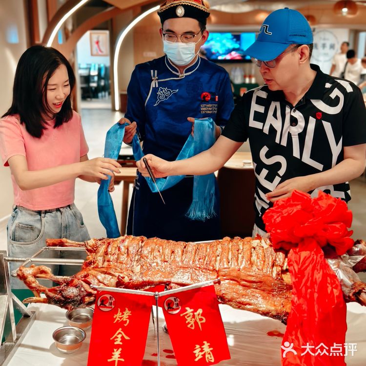 吃羊就去，郭靖烤全羊准没错！ 