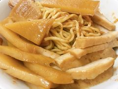 -松树干拌面店