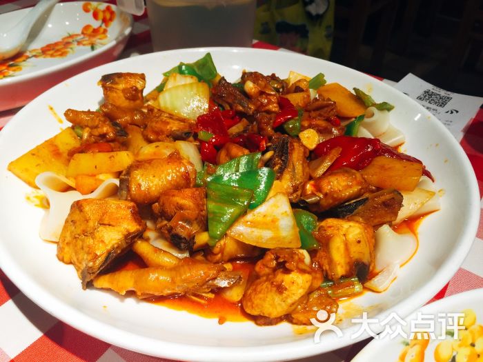 伊犁拉条子烩大盘鸡