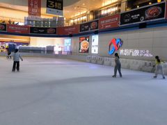 -冰纷万象滑冰场(赣州华润万象城店)