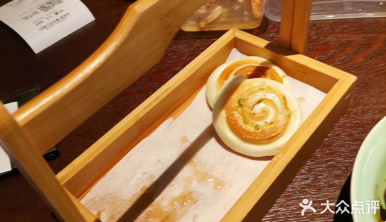 裹着面粉炸的，糖醋汁浓郁，量特别大