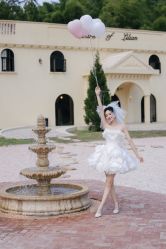 -拉瑞娜LaReine婚纱礼服高级定制