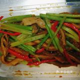 今天下好大的雨呀，正好经过光头卤店，就进来他们家用餐