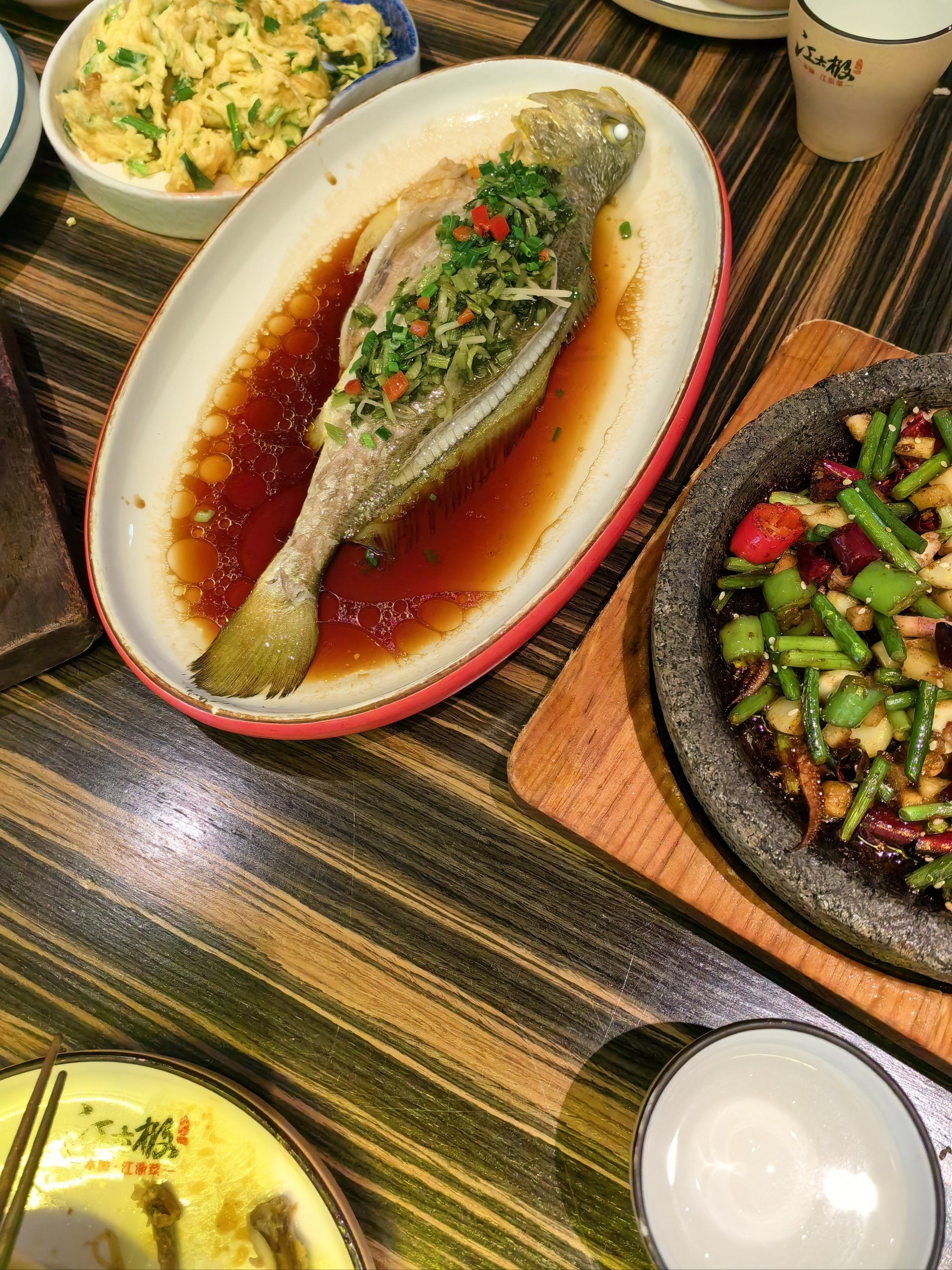 菜色香味俱全,环境干净,服务周到,沉浸式