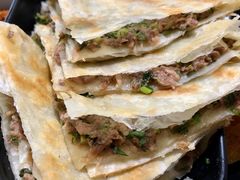 饼夹肉-老红桥炸灌肠牛肚锅烧烤(定福庄店)