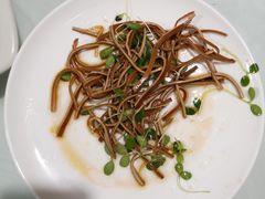 香椿苗拌黑豆腐丝-闻道食府烙饼卷带鱼(原车耳营店原大觉寺店)