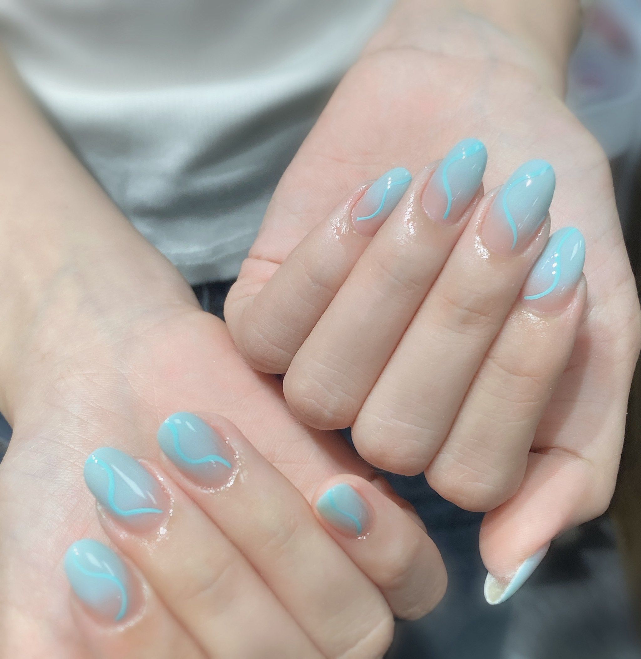 夏日显白线条美甲