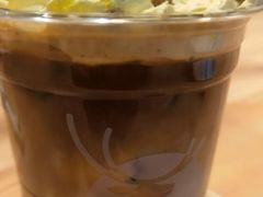 虎年嗷呜丝绒拿铁-瑞幸咖啡(勤诚达大厦店)