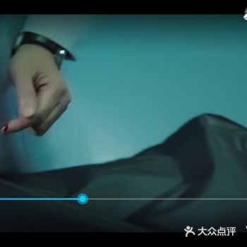 剧情上前期没太进入状态，有点刻意想要一波三折形成反转