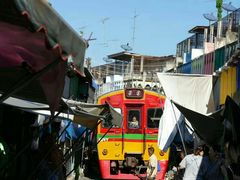 -席娜卡琳火车铁道夜市