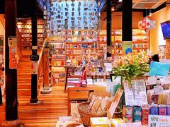 -猫的天空之城概念书店(杭州南宋御街店)