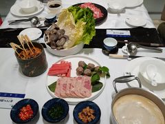 -红鼎豆捞·非遗鲍皇汤火锅(宝丰路店)