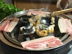 -围炉肉舍•炭烤活鳗•丹东海鲜烤肉(步行街店)