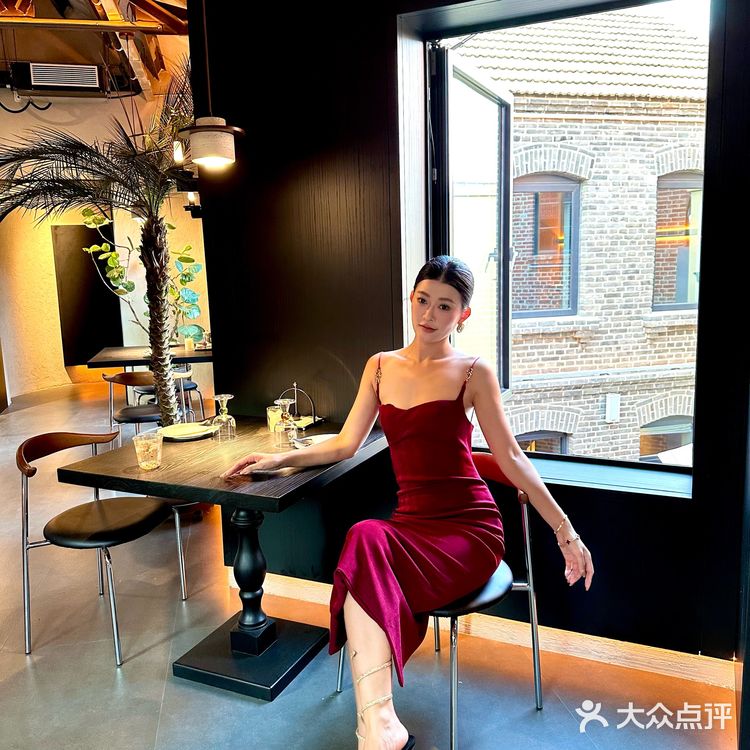 文艺又高雅 | 窗外是老电车,窗内是西餐厅