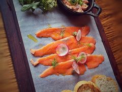 烟熏三文鱼配三文鱼沙拉-SMOKI & CO(五大道店)