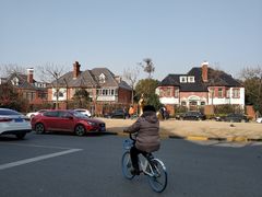 -钟书阁(松江泰晤士小镇店)