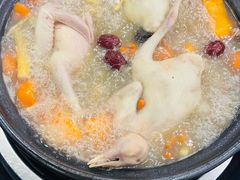 乳鸽煲-时利和美食(东方广场店)
