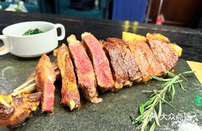 M9 Wagyu Tomahawk Steak