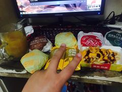 巨无霸中霸-麦当劳(凯德广场店)