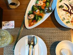 -Chom Cafe and Restaurant