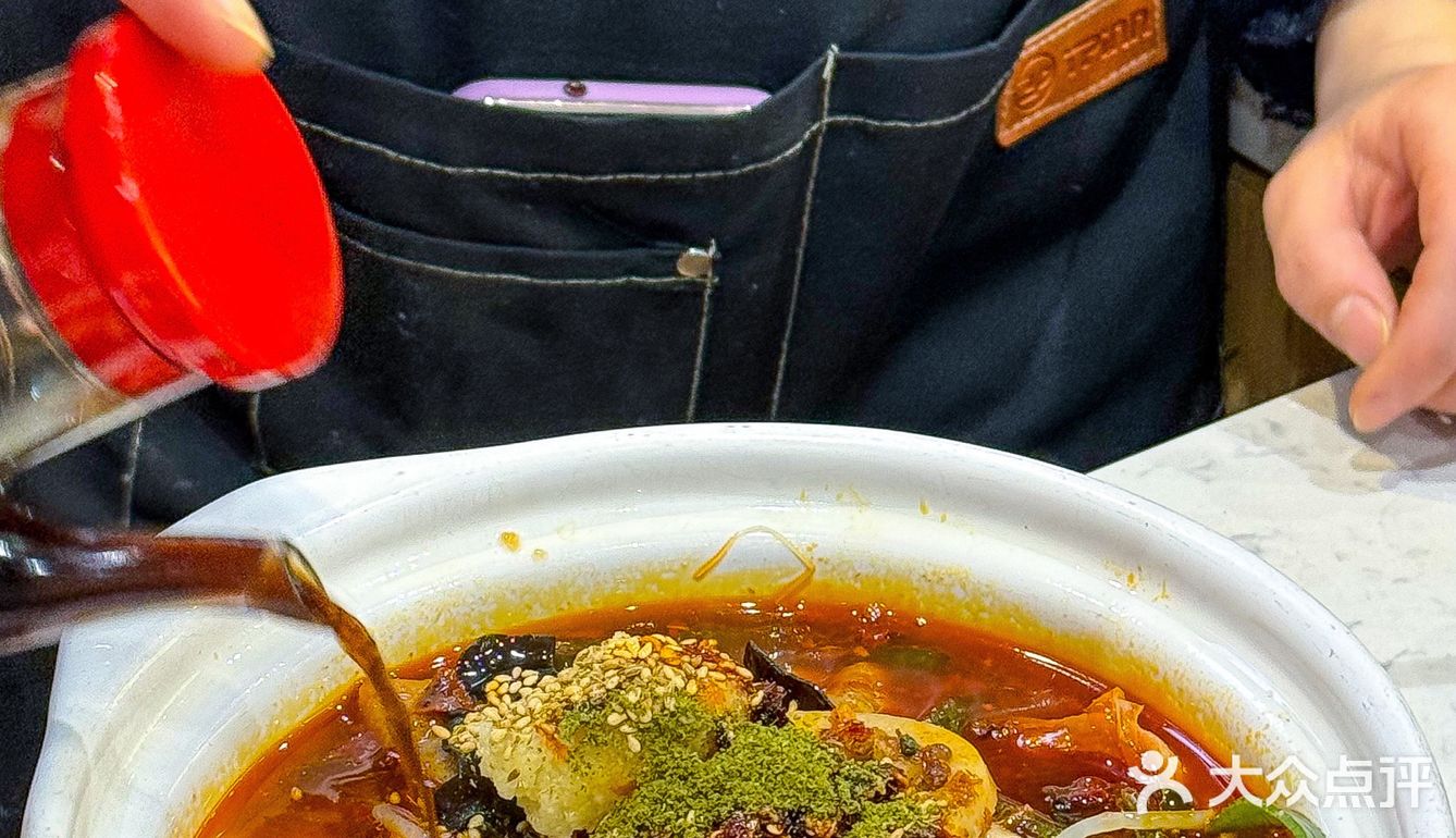 谁能拒绝这碗麻酱奶盖麻辣烫‼️黏黏糊糊一口入魂