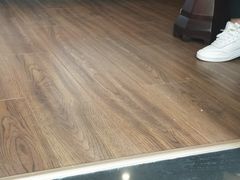 床底下还有残留的垃圾-玫瑰汤泉酒店