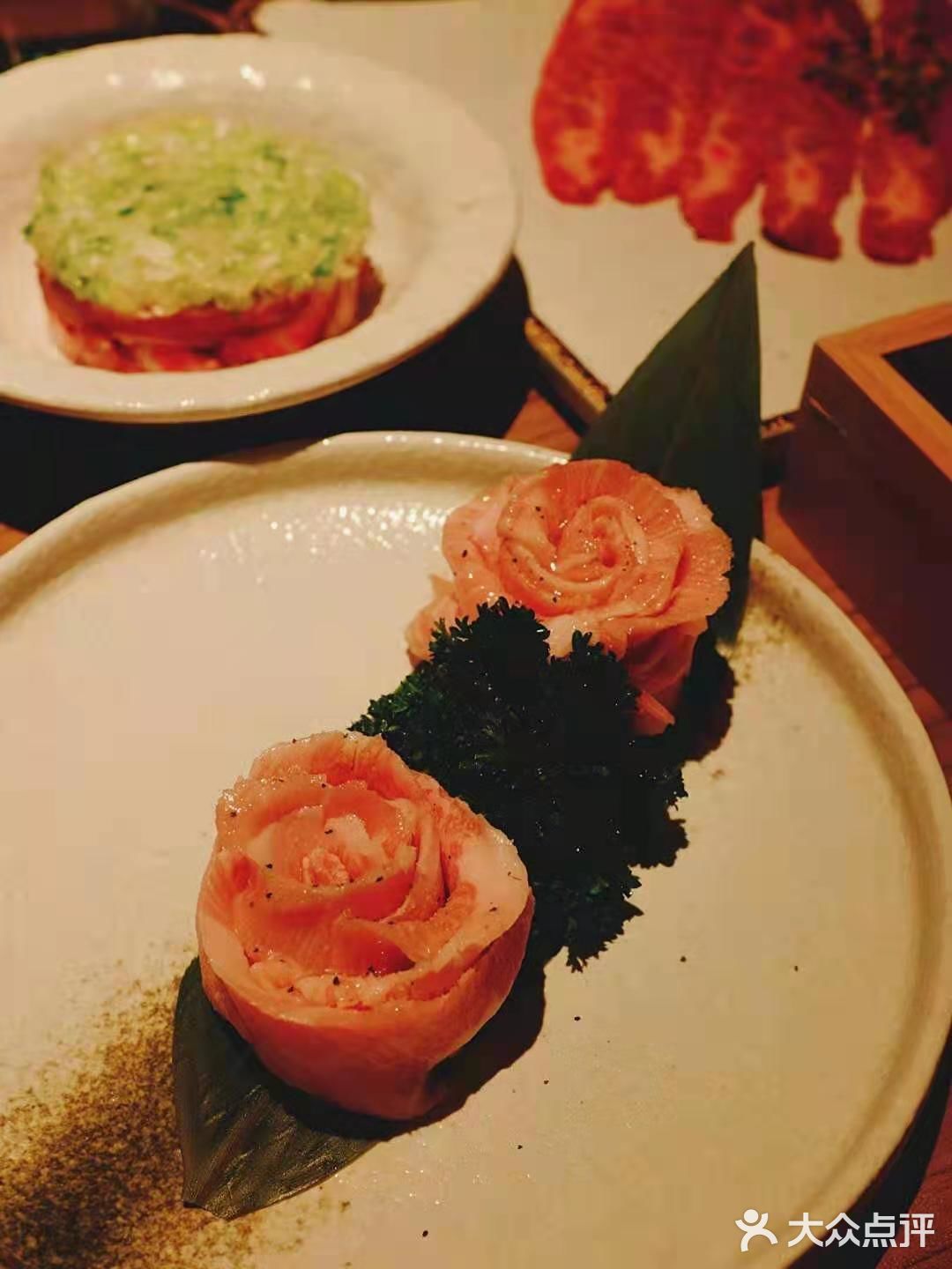 来，大口吃肉啦[调皮]
