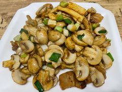 蘑菇烧肉-杨记海鲜楼(三门黑金冠店)