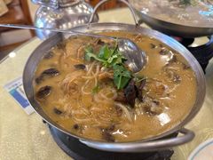 小鸡炖蘑菇-鹤乡东北菜(崮山路店)