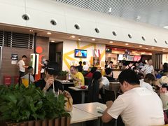 大堂-麦当劳(杭州东站高铁店)