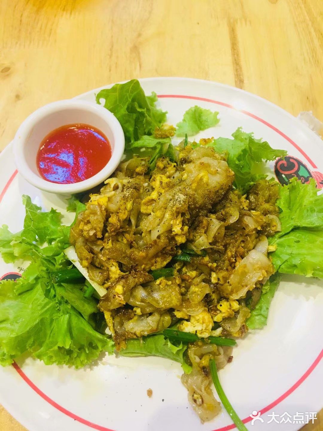芒果糯米饭基本每桌必点。芒果给得很足，糯米软糯有嚼劲