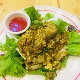 芒果糯米饭基本每桌必点。芒果给得很足，糯米软糯有嚼劲