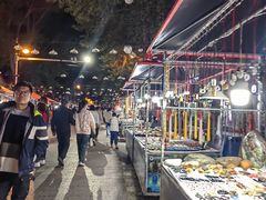 -布尔津河堤夜市
