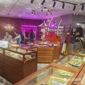 逛街时候发现的一家店，进去逛了一圈，原来这么别有洞天！