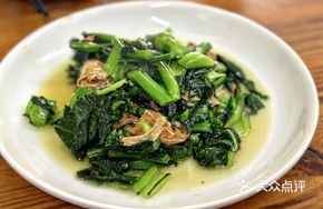 Fried Tofu Skin Rolls with Greens
