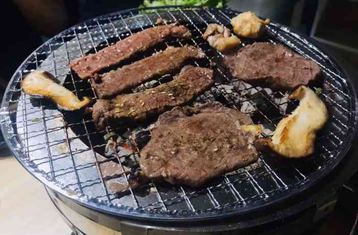 原宿本格烧肉(槐安东路店)-"环境超棒,都是灌篮高手的贴纸,老板一定是