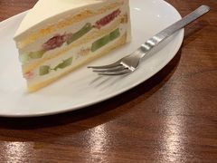 晴王葡萄无花果奶油蛋糕-black rainbow coffee