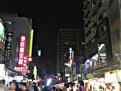 -六合夜市