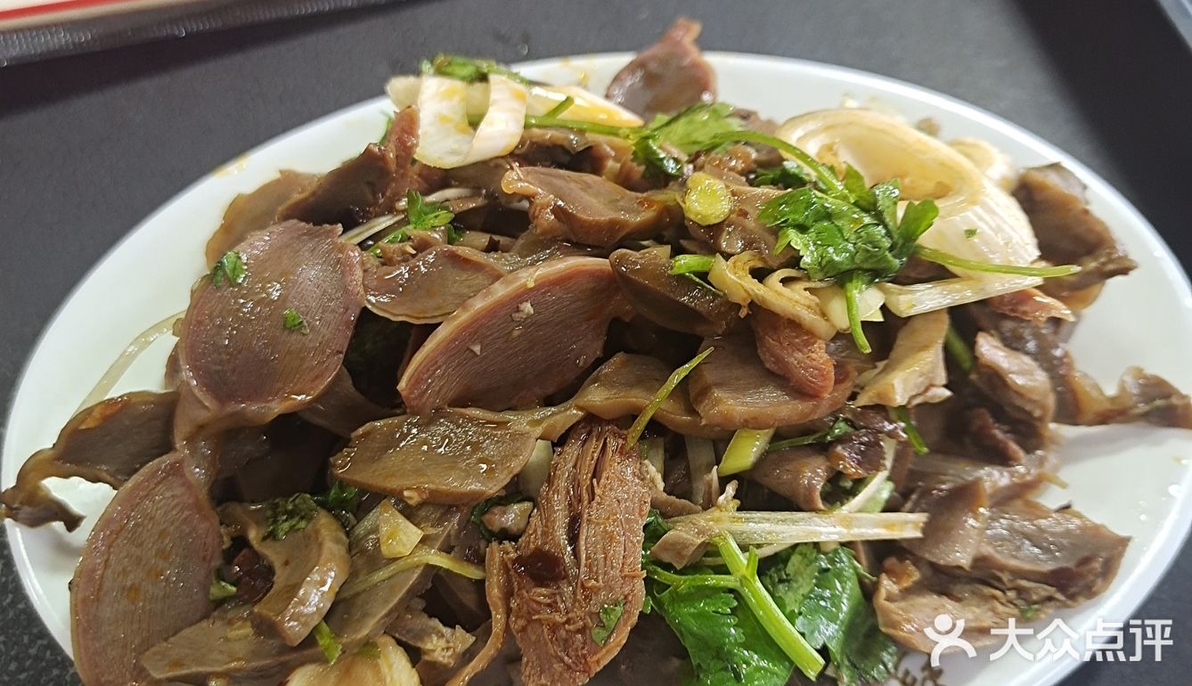 绿园区一家开了十几年的面店🍜 这个小菜真好吃