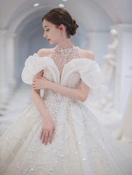 -不晚国际婚纱礼服