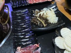 -果松木炭酸菜铜火锅·外婆参鸡汤