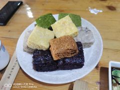 杂粮馒头-老阿妈乌海蒙餐馆(锦馨园小区店)